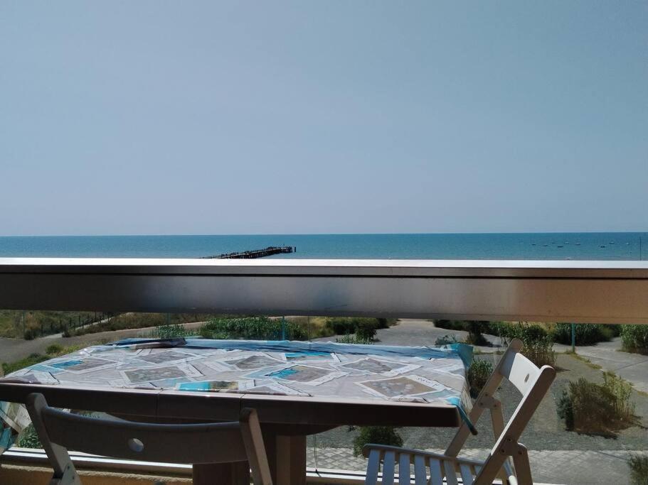 Appartement Vue Mer 4 Personnes Les Bains Exterior photo
