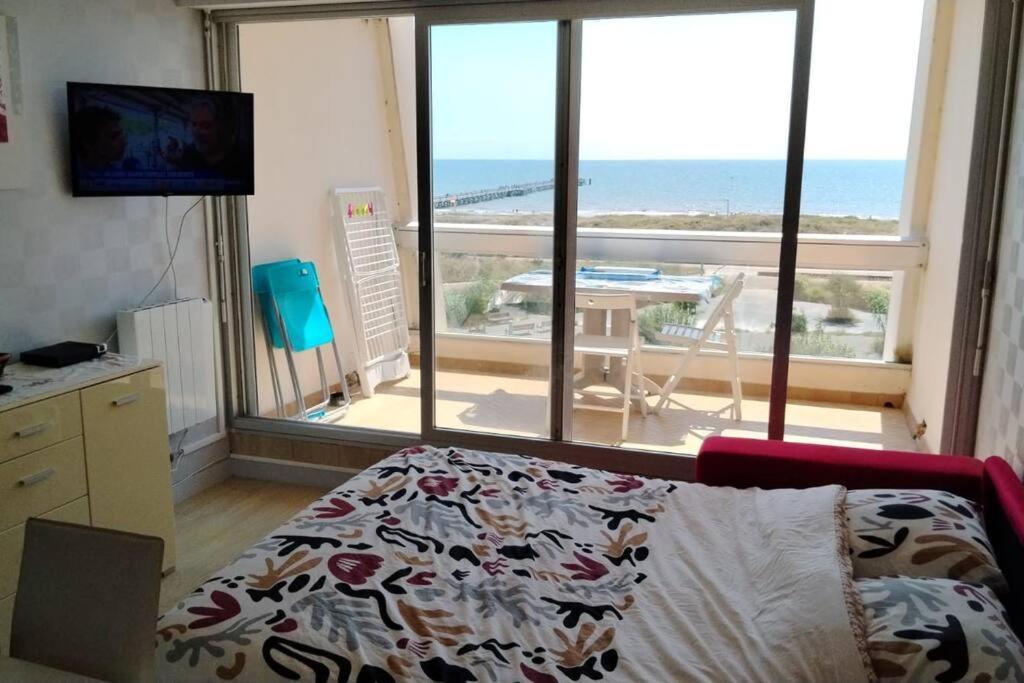 Appartement Vue Mer 4 Personnes Les Bains Exterior photo